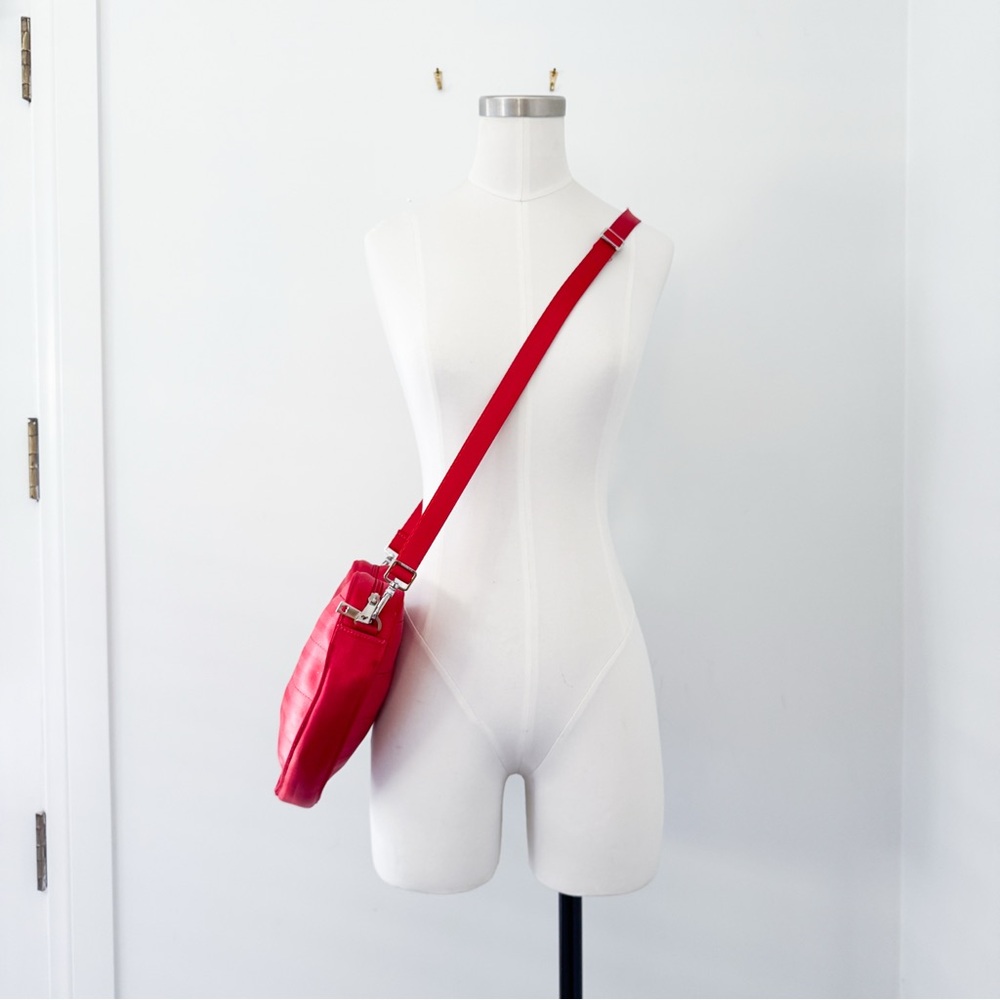 HARVEYS Heart Shaped Bag Red - Picture 4 of 13